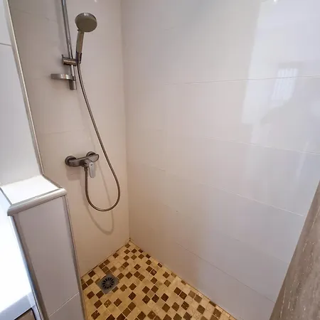 Appartement La Fossette - T2 Avec Terrasse, Parking Et Wifi *